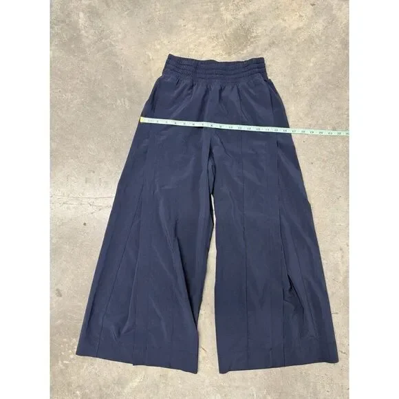 Lululemon Wanderer Culotte.True Navy. Womens. Sz 2 - Picture 4 of 16